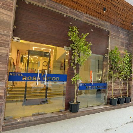Rosewood Suites A Family Hotel Near Delhi Airport ニューデリー エクステリア 写真
