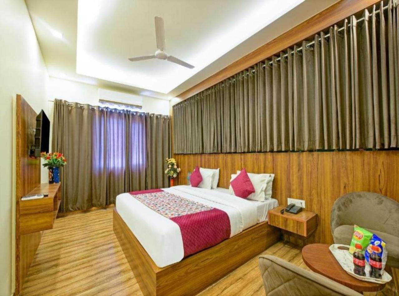 Rosewood Suites A Family Hotel Near Delhi Airport ニューデリー エクステリア 写真