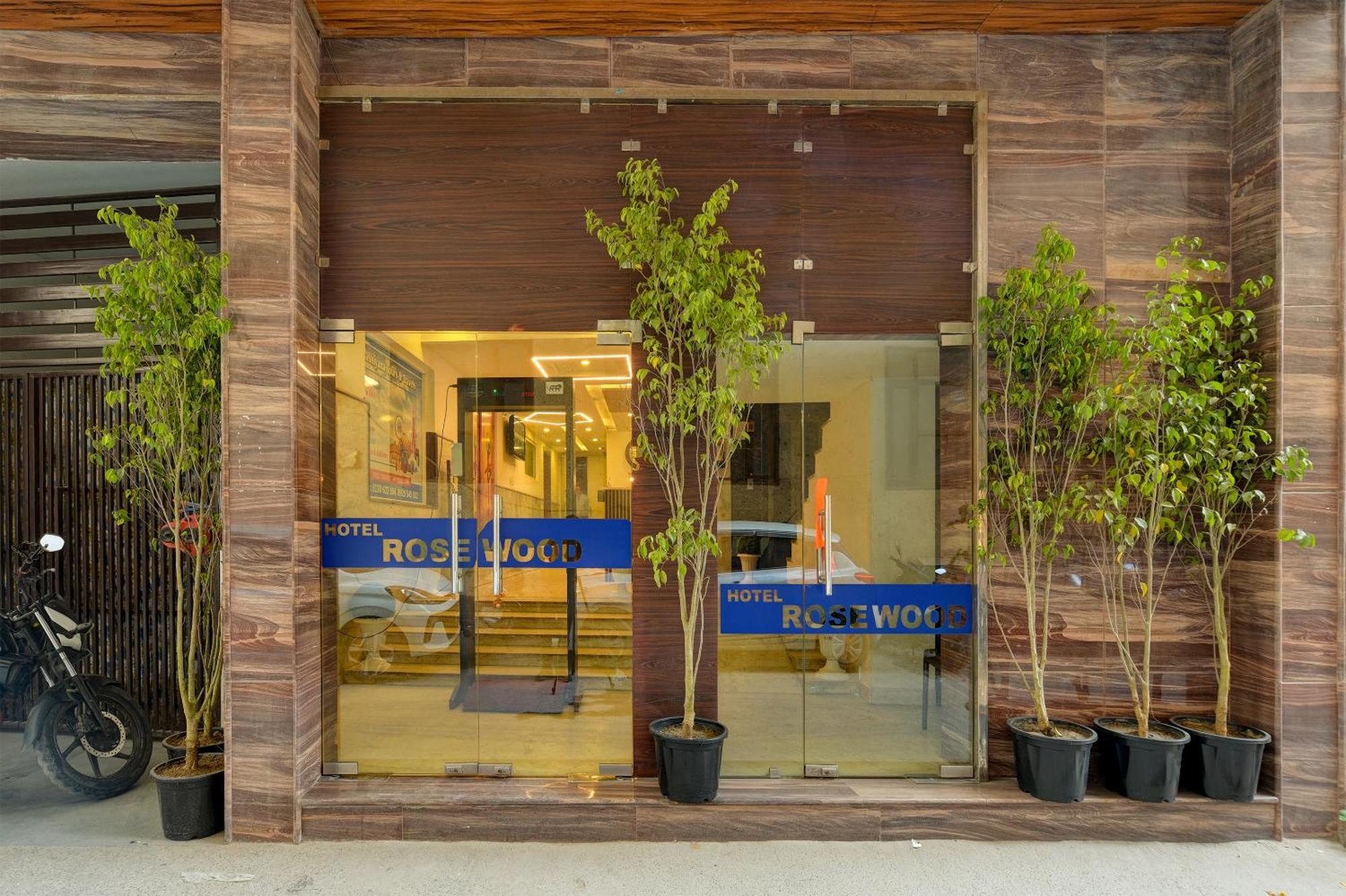 Rosewood Suites A Family Hotel Near Delhi Airport ニューデリー エクステリア 写真
